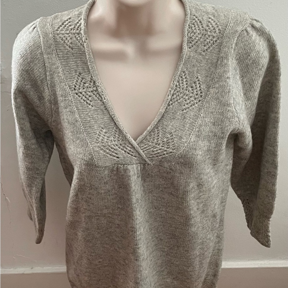 M Rena 100% lambswool gray crochet detailing V-neck sweater, size M cottagecore